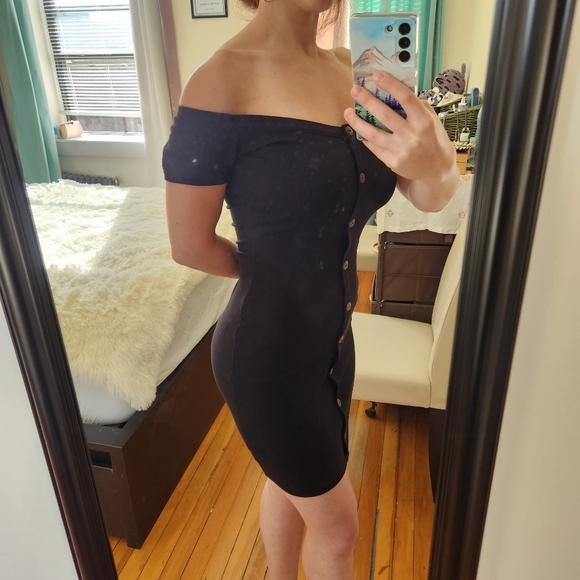 Offshoulder Dress - Picture 2 of 6